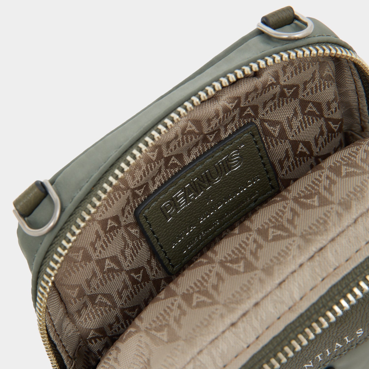 Peanuts Snoopy Essentials Cross-body