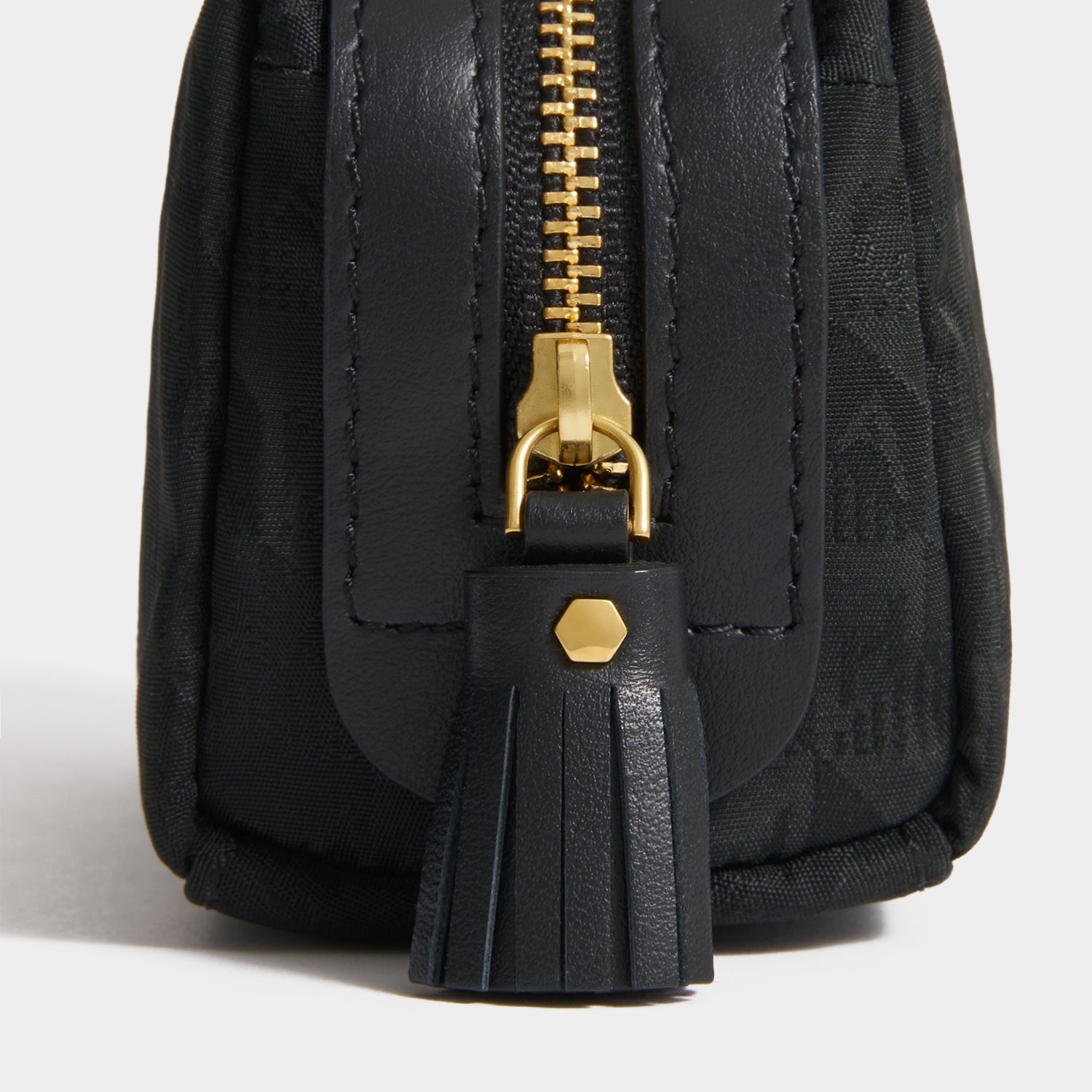 Logo Girlie Stuff Pouch