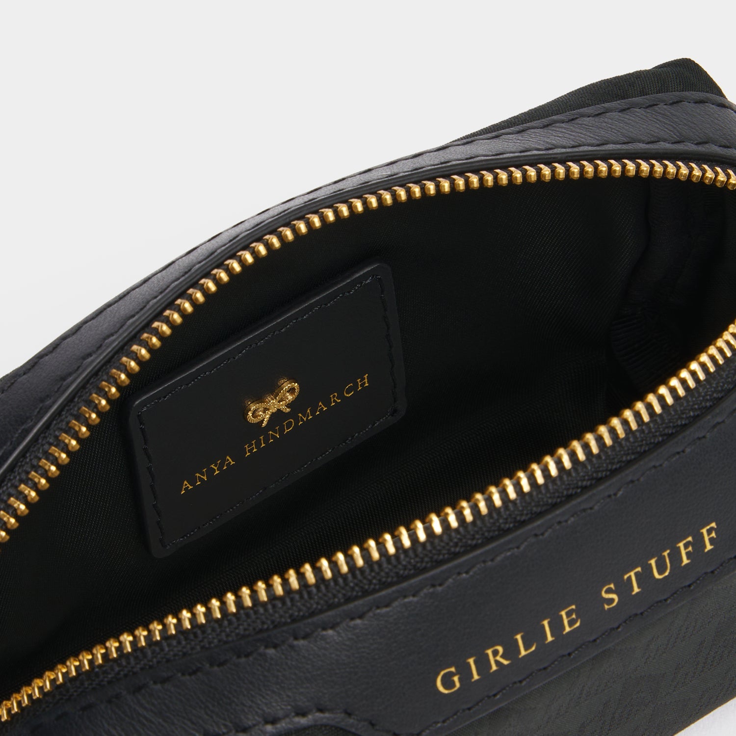 Logo Girlie Stuff Pouch