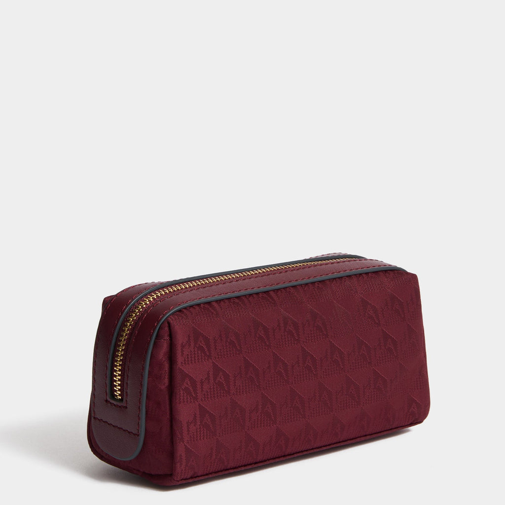 Logo Girlie Stuff Pouch