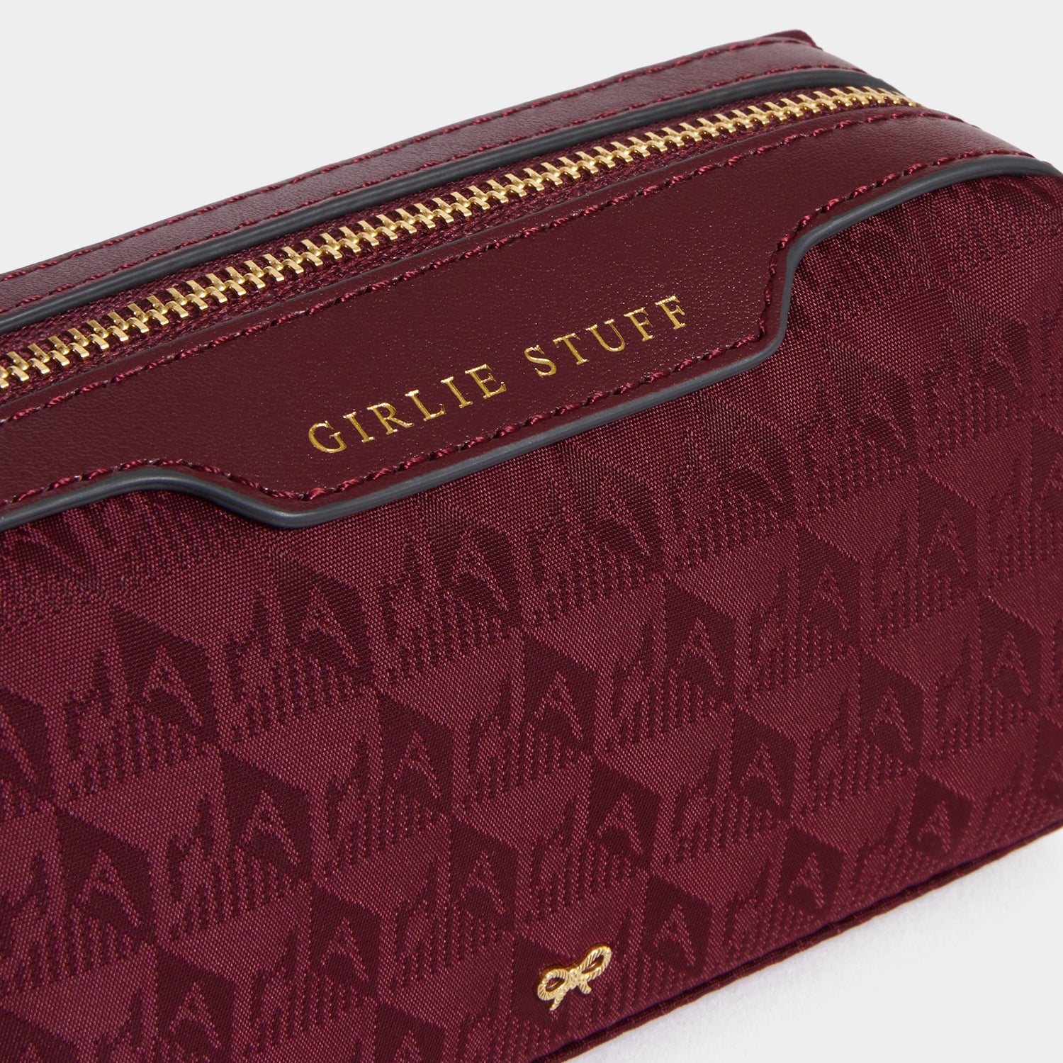 Logo Girlie Stuff Pouch