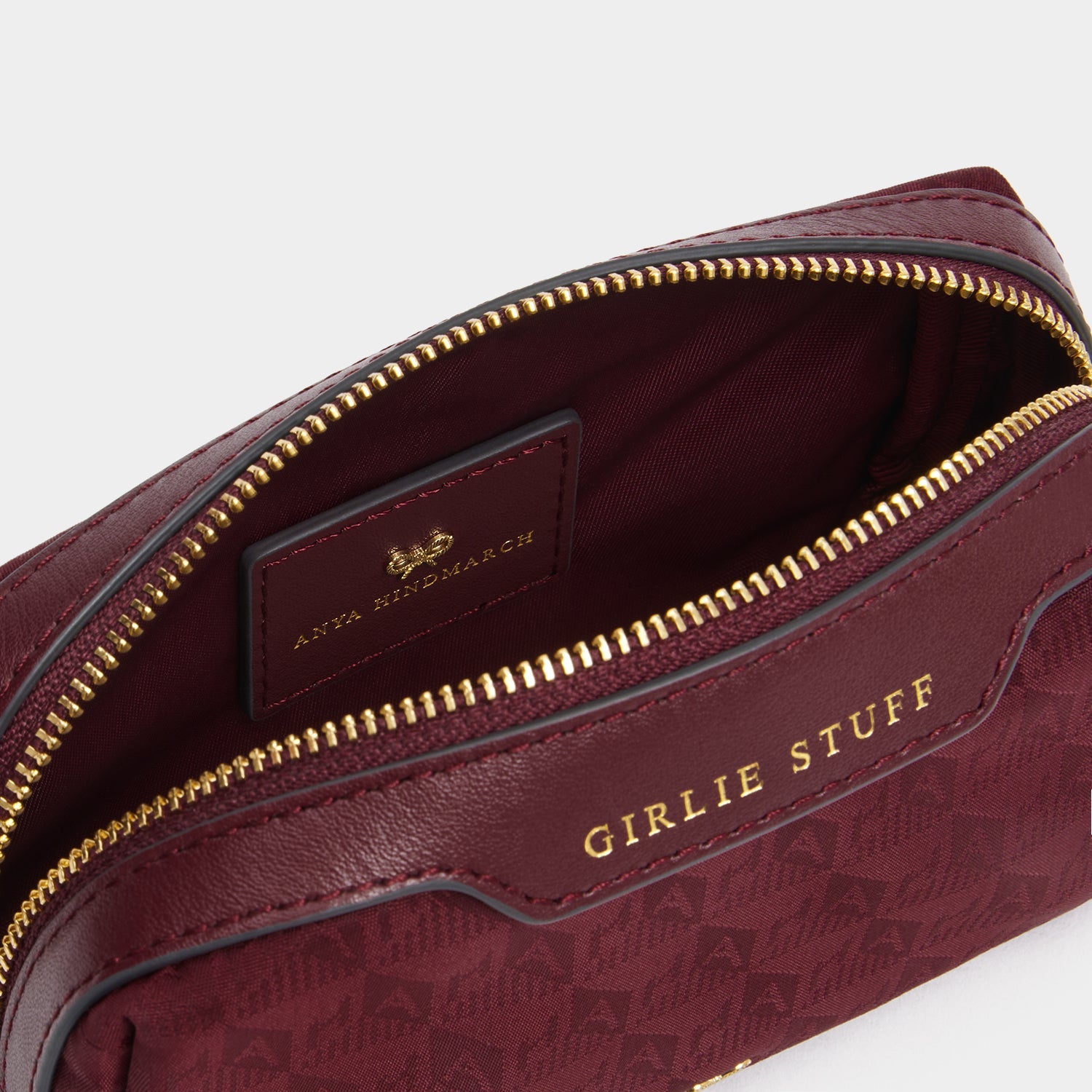 Logo Girlie Stuff Pouch