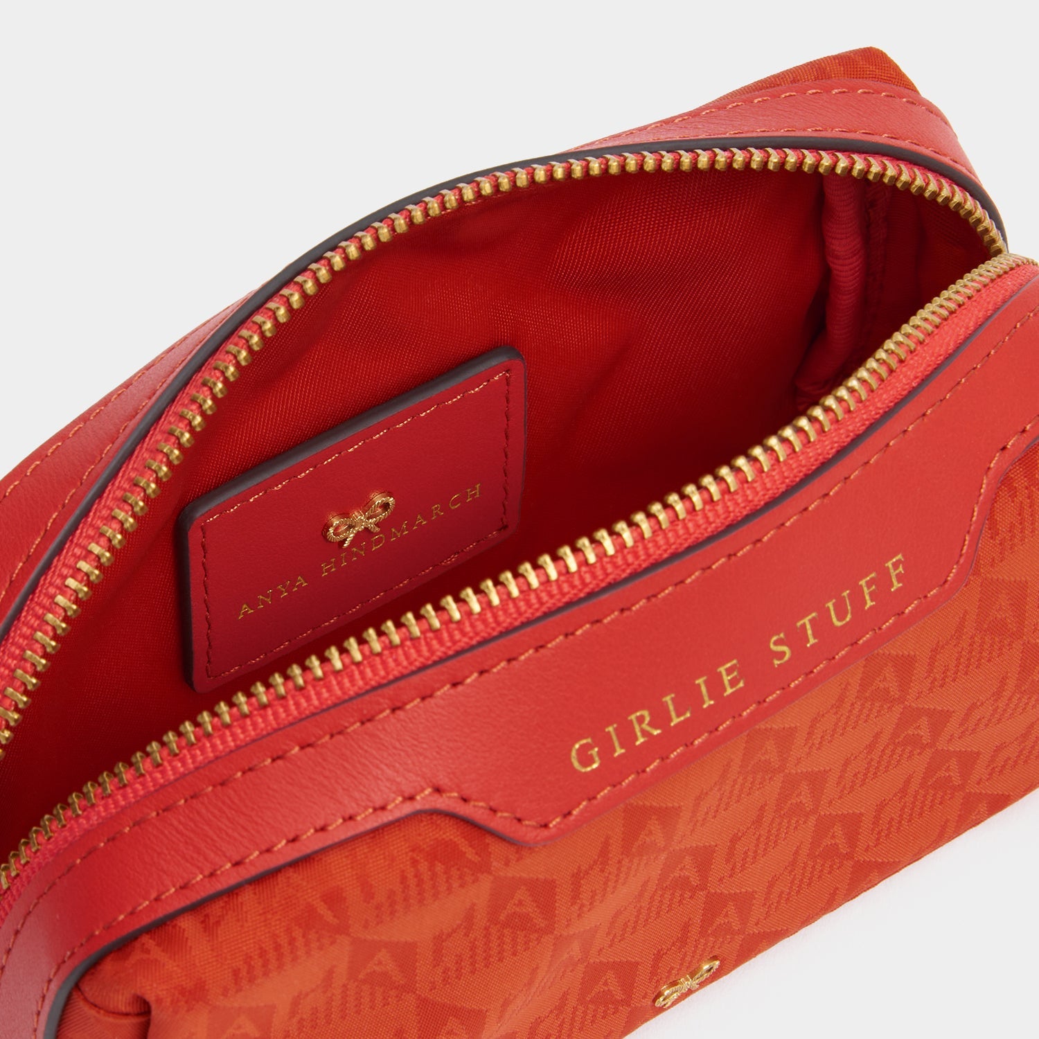 Logo Girlie Stuff Pouch