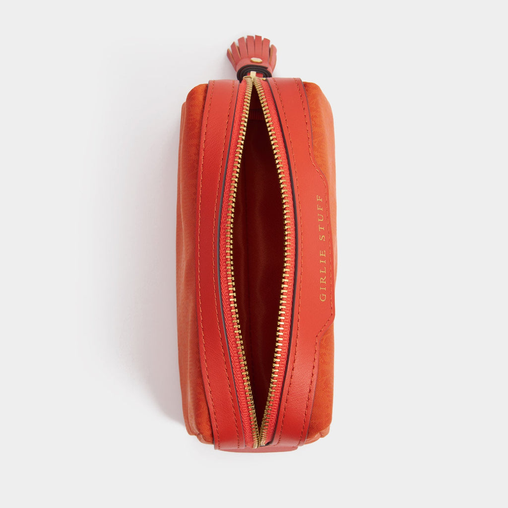 Logo Girlie Stuff Pouch