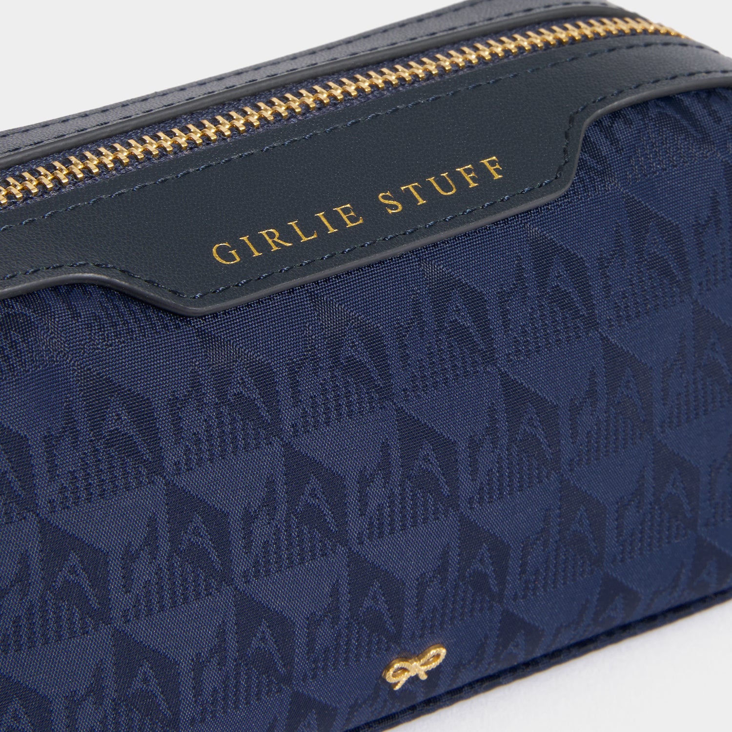 Logo Girlie Stuff Pouch