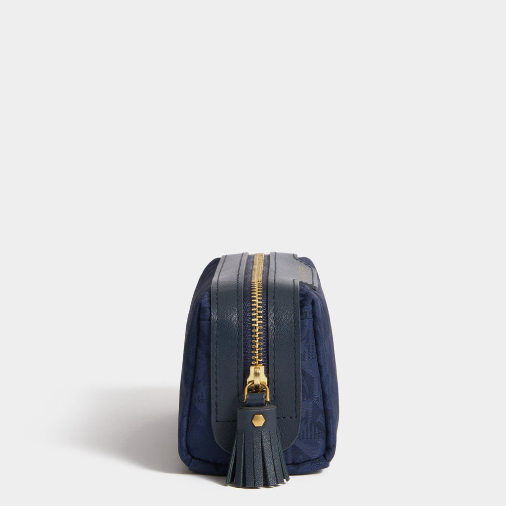 Logo Girlie Stuff Pouch