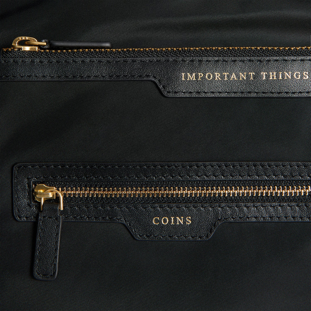 E/W Multi Pocket Tote