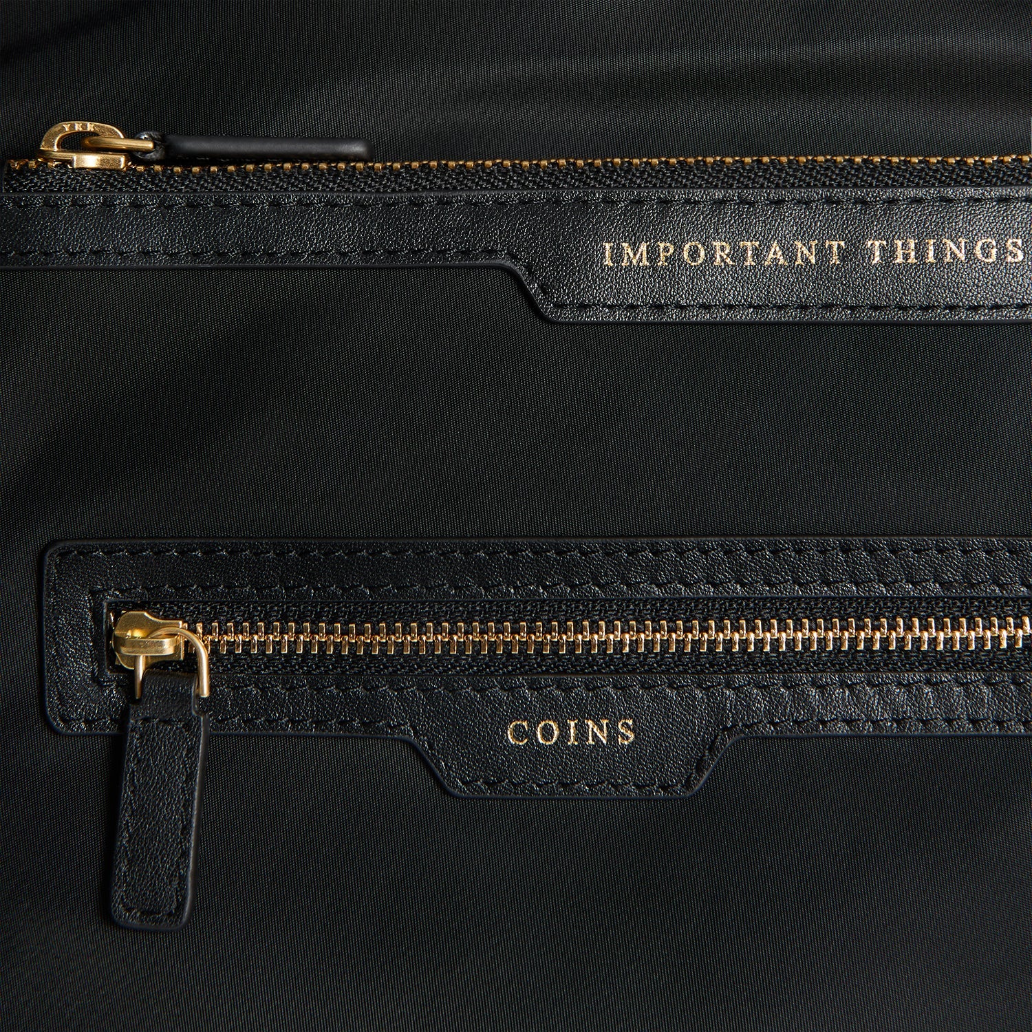 E/W Multi Pocket Tote