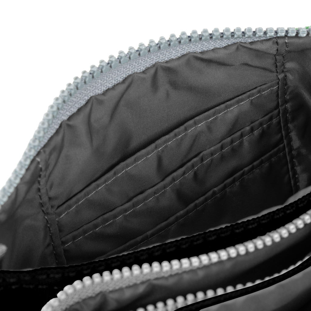 Carnaby Wallet in Ash With Strap