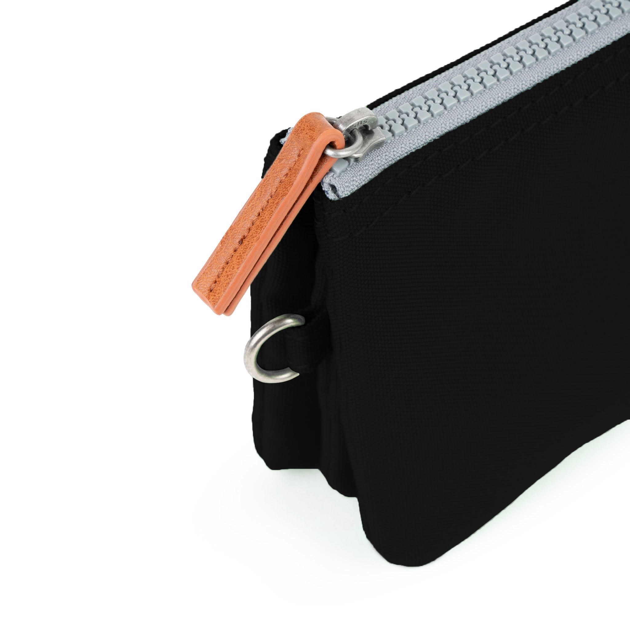 Carnaby Wallet in Ash With Strap