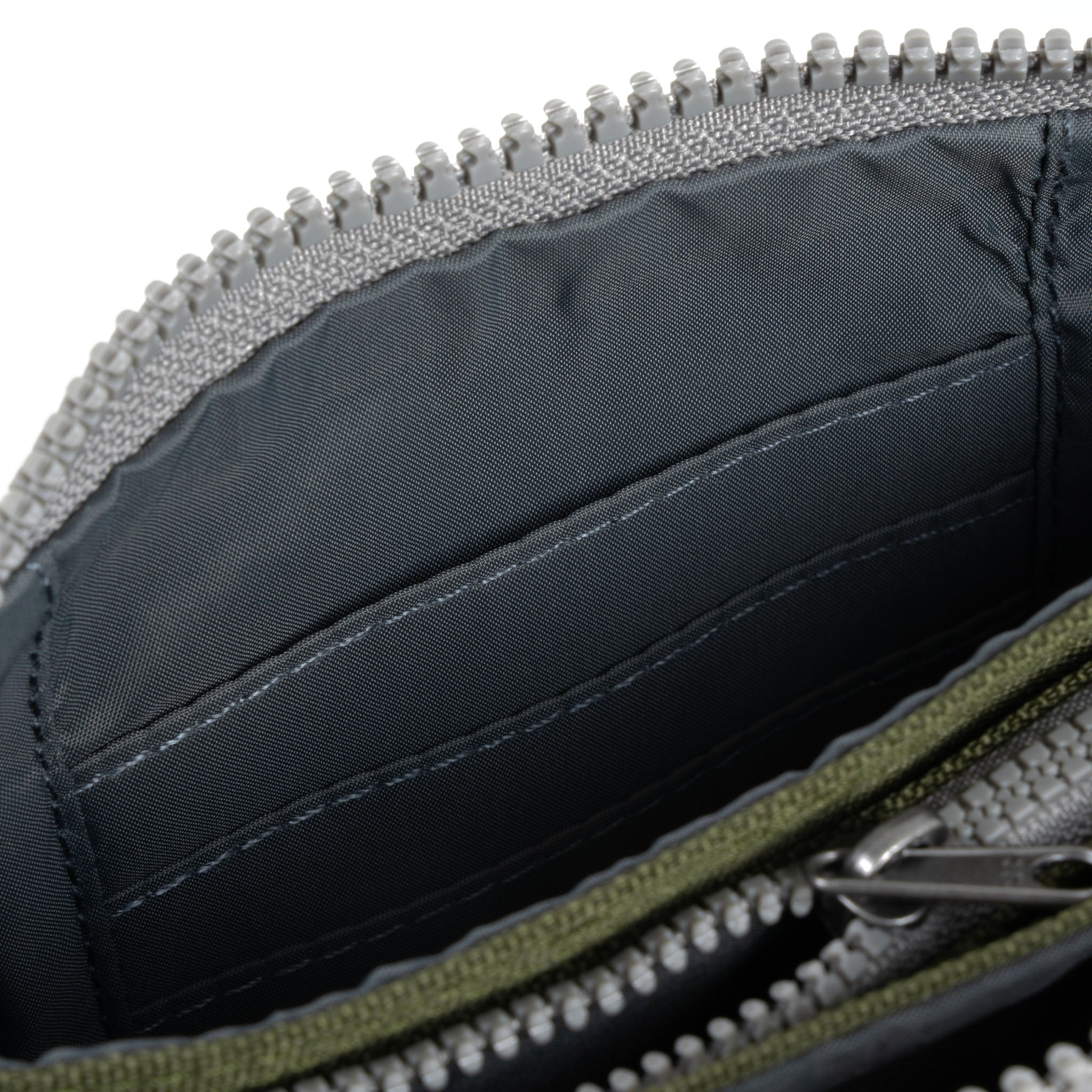 Carnaby Wallet in Moss