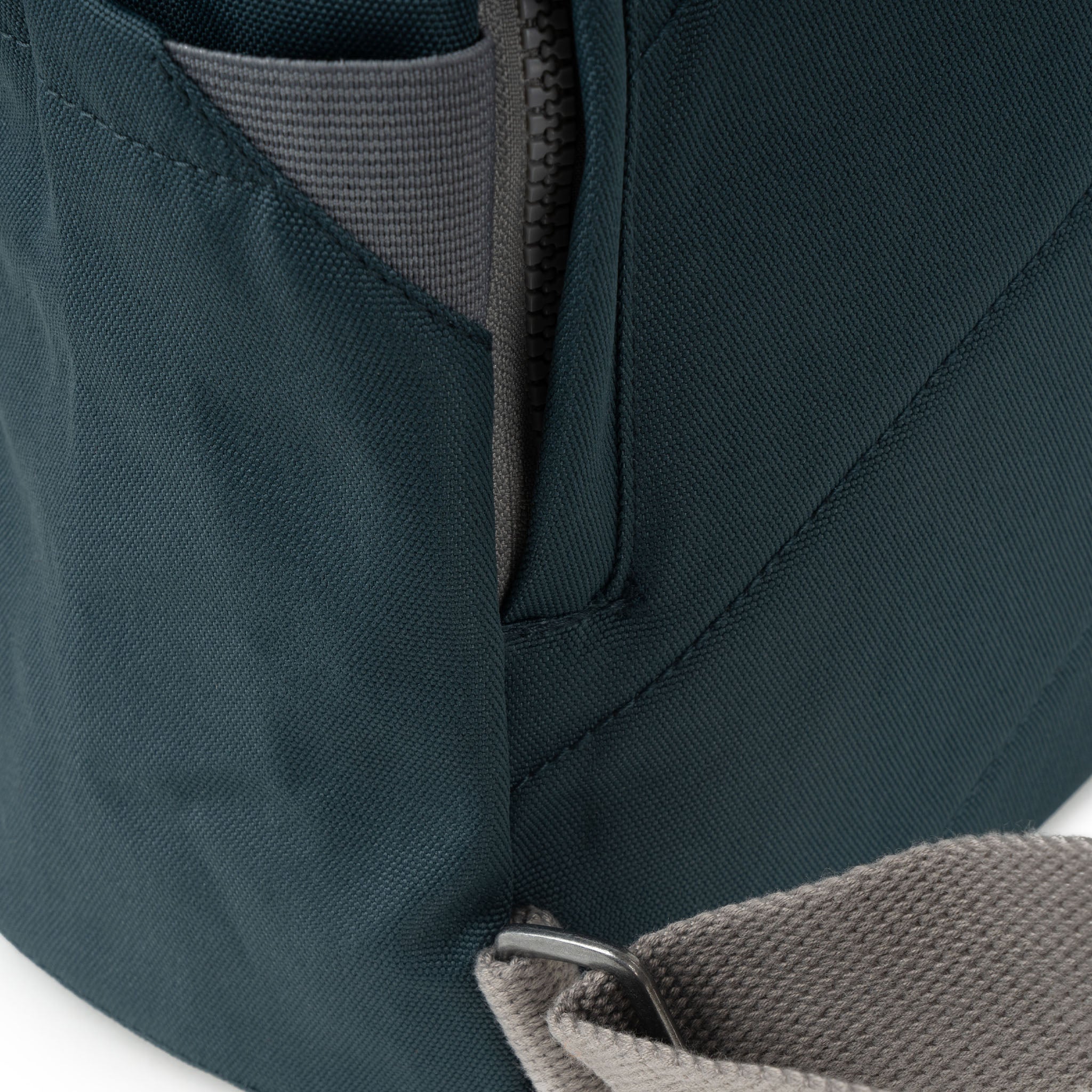 Finchley Backpack in Smoke