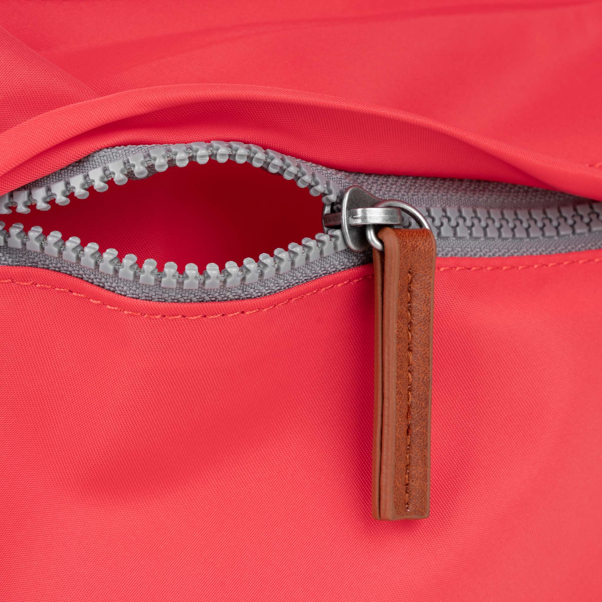 Kennington Crossbody in Poppy