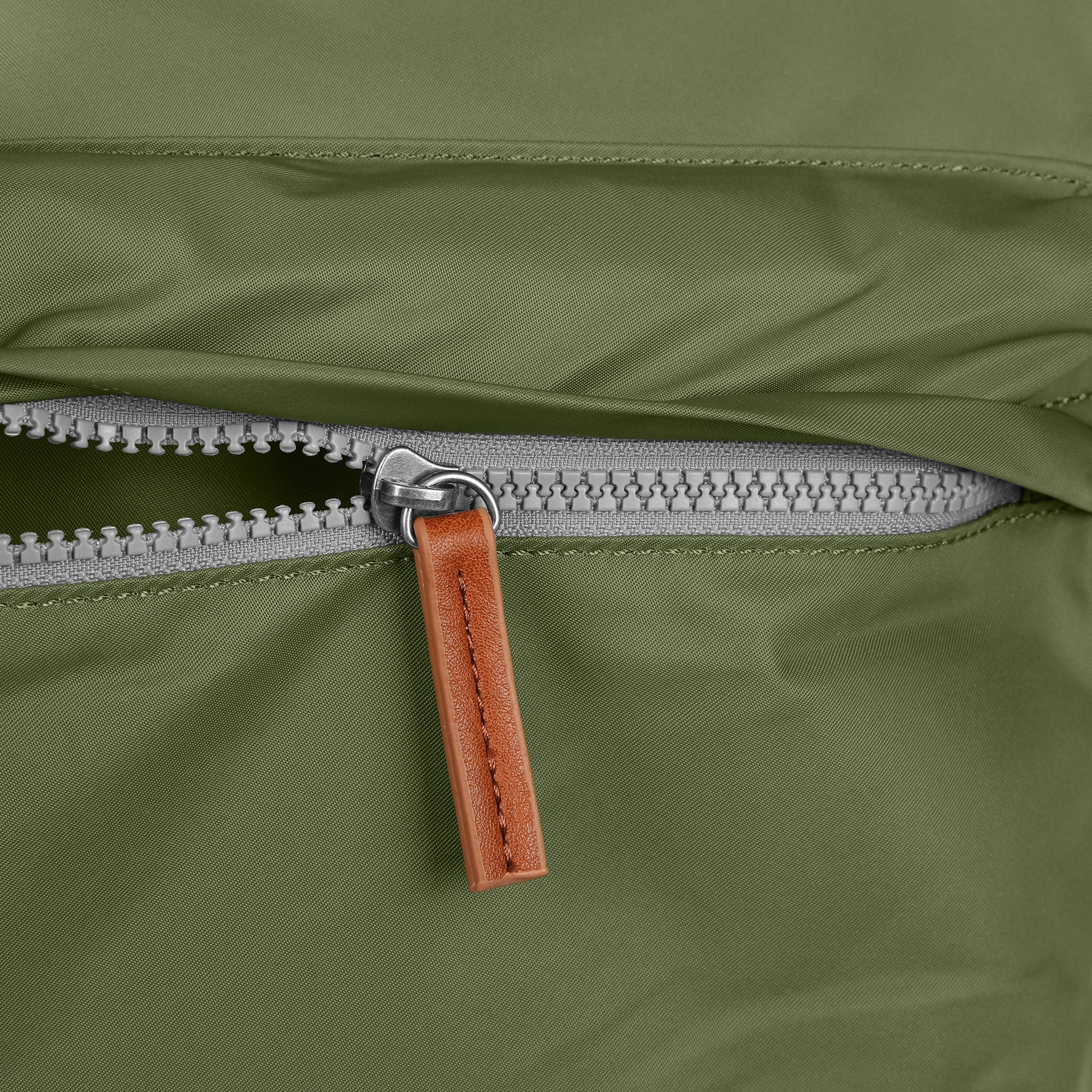 Kennington Crossbody in Avocado