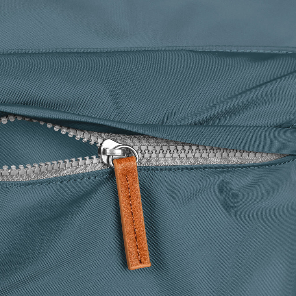 Kennington Crossbody in Airforce