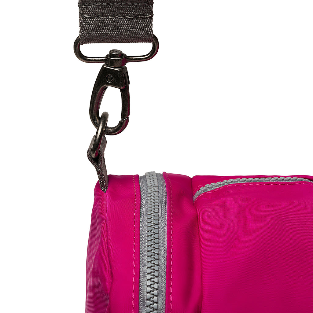 Luton Duffel in Candy