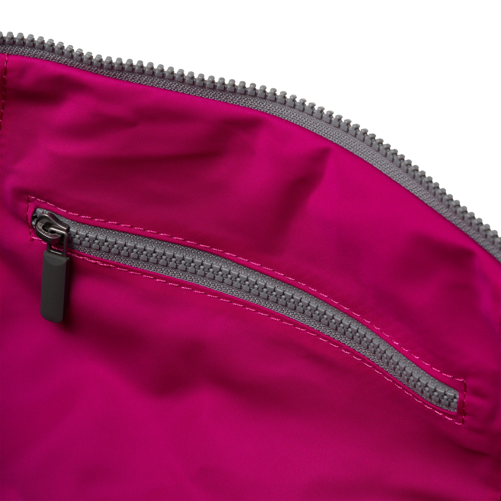 Luton Duffel in Candy