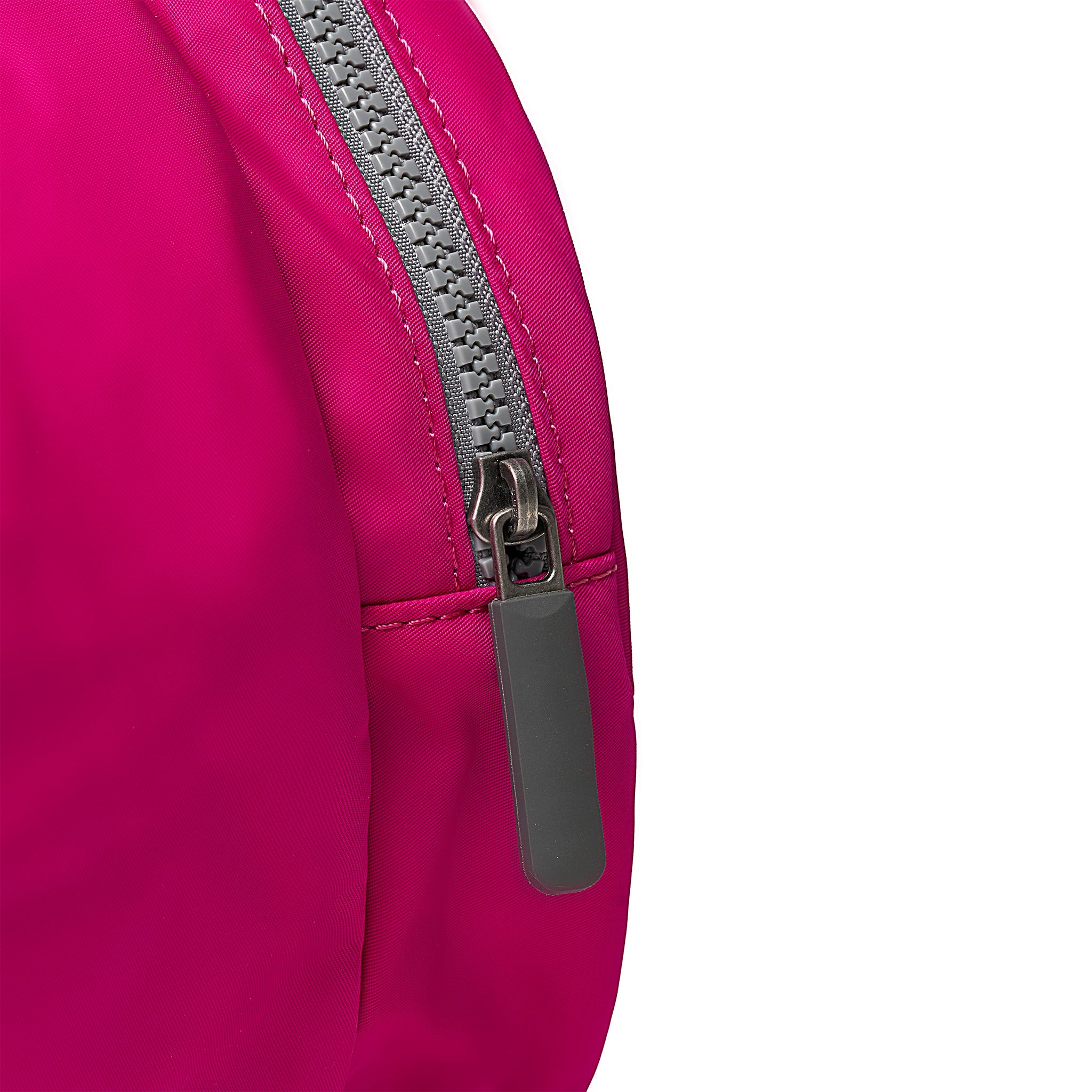 Luton Duffel in Candy