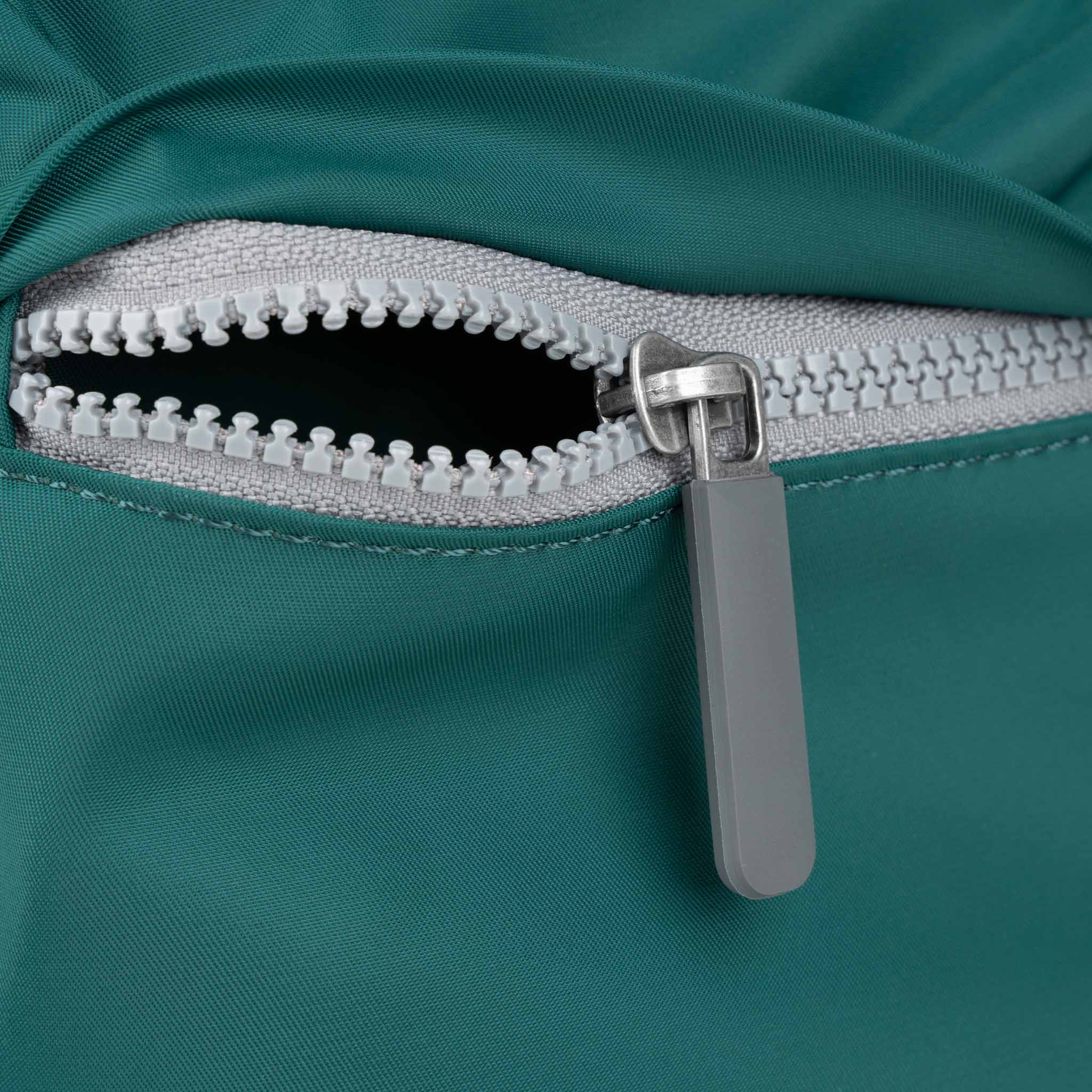 Moorgate Messenger in Teal