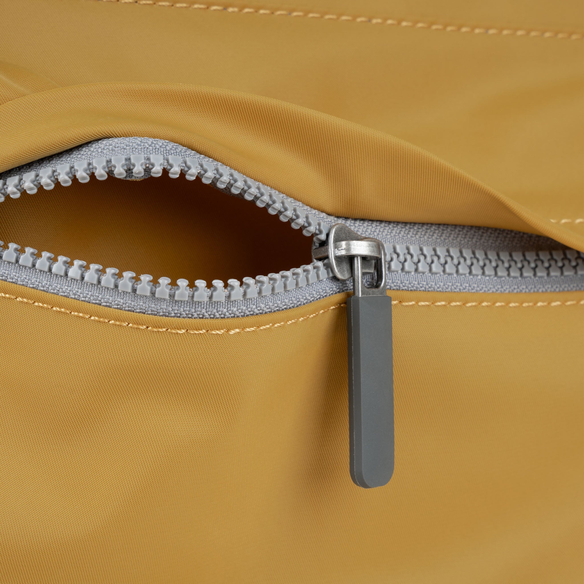 Trafalgar Tote in Corn