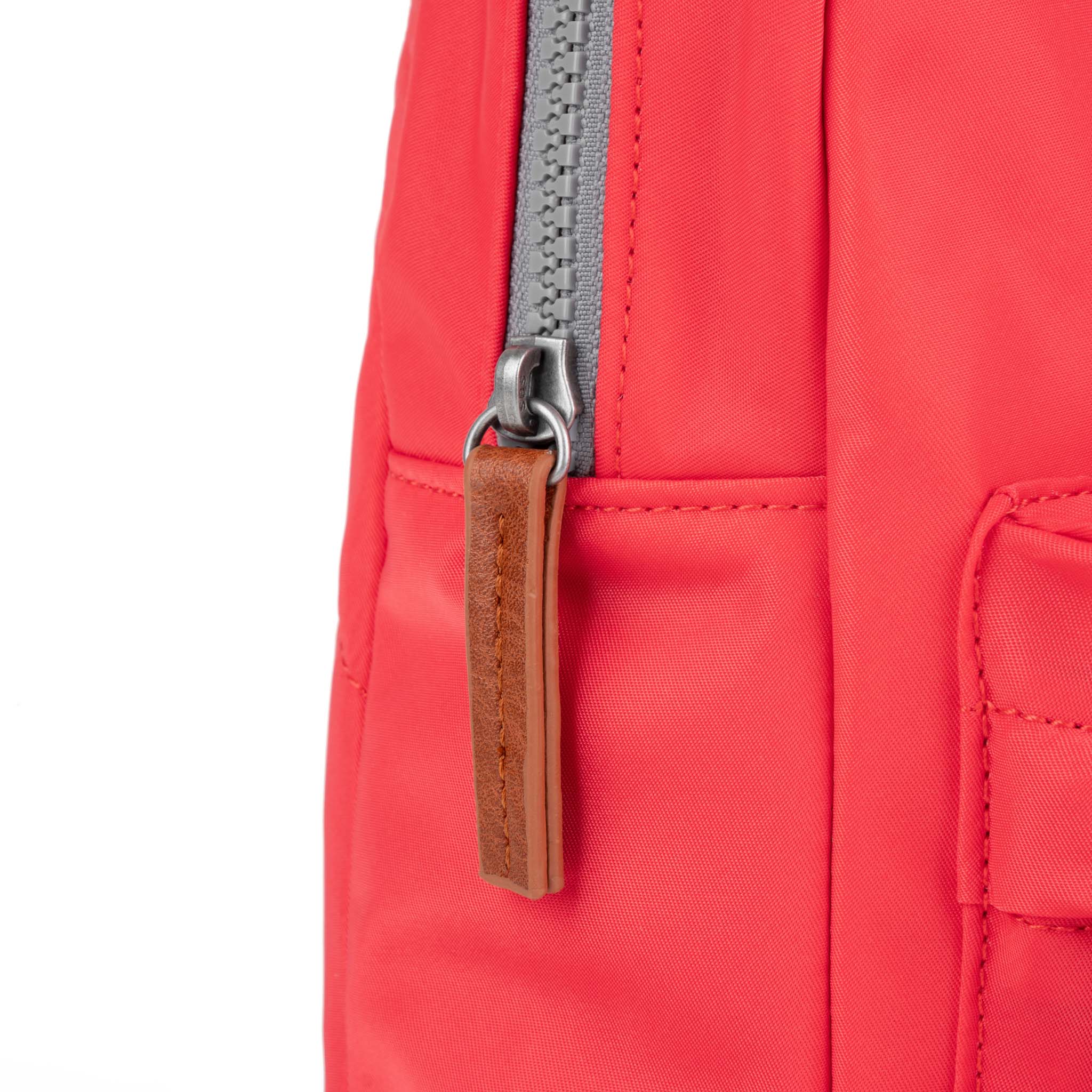 Willesden Sling Bag in Poppy