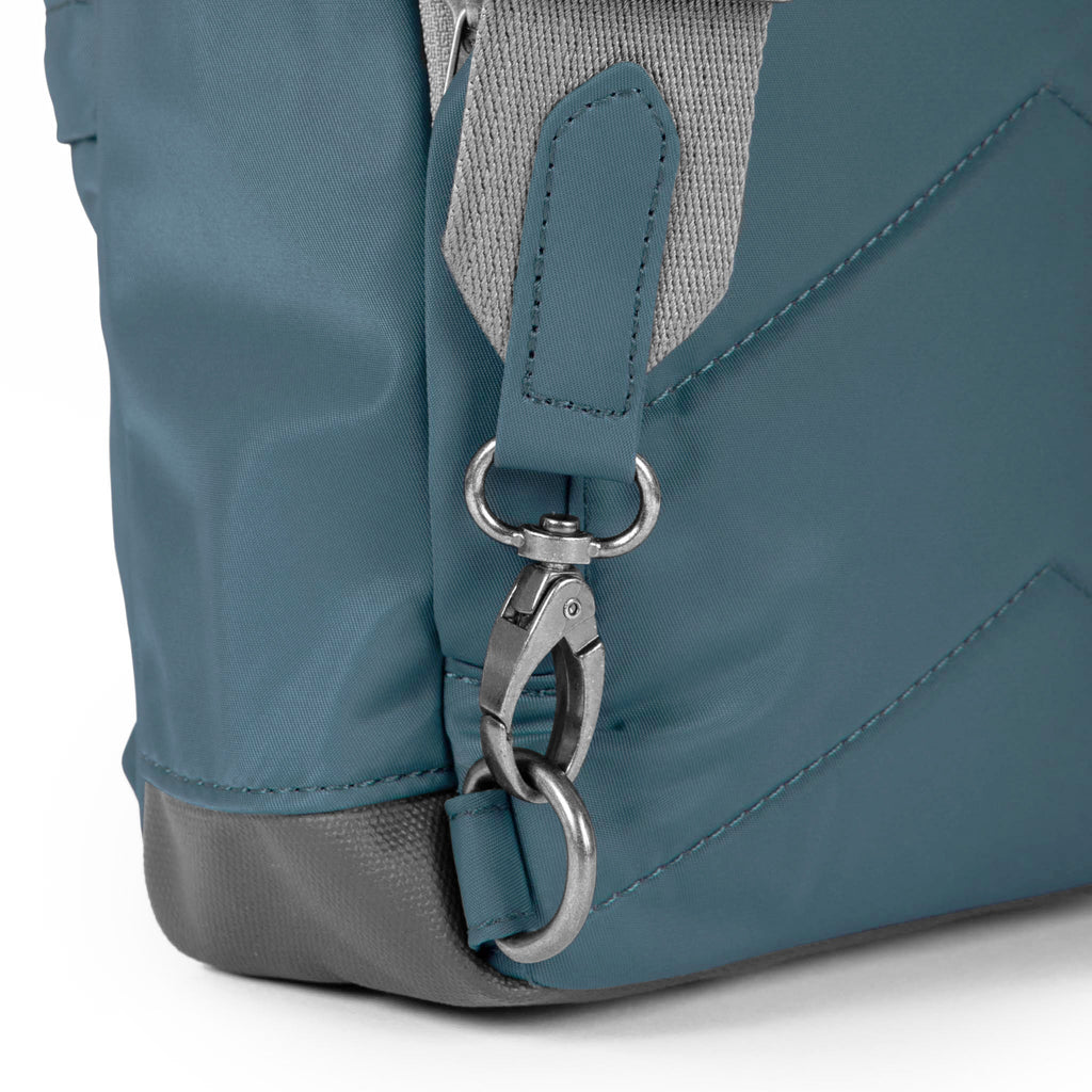 Willesden Sling Bag in Airforce