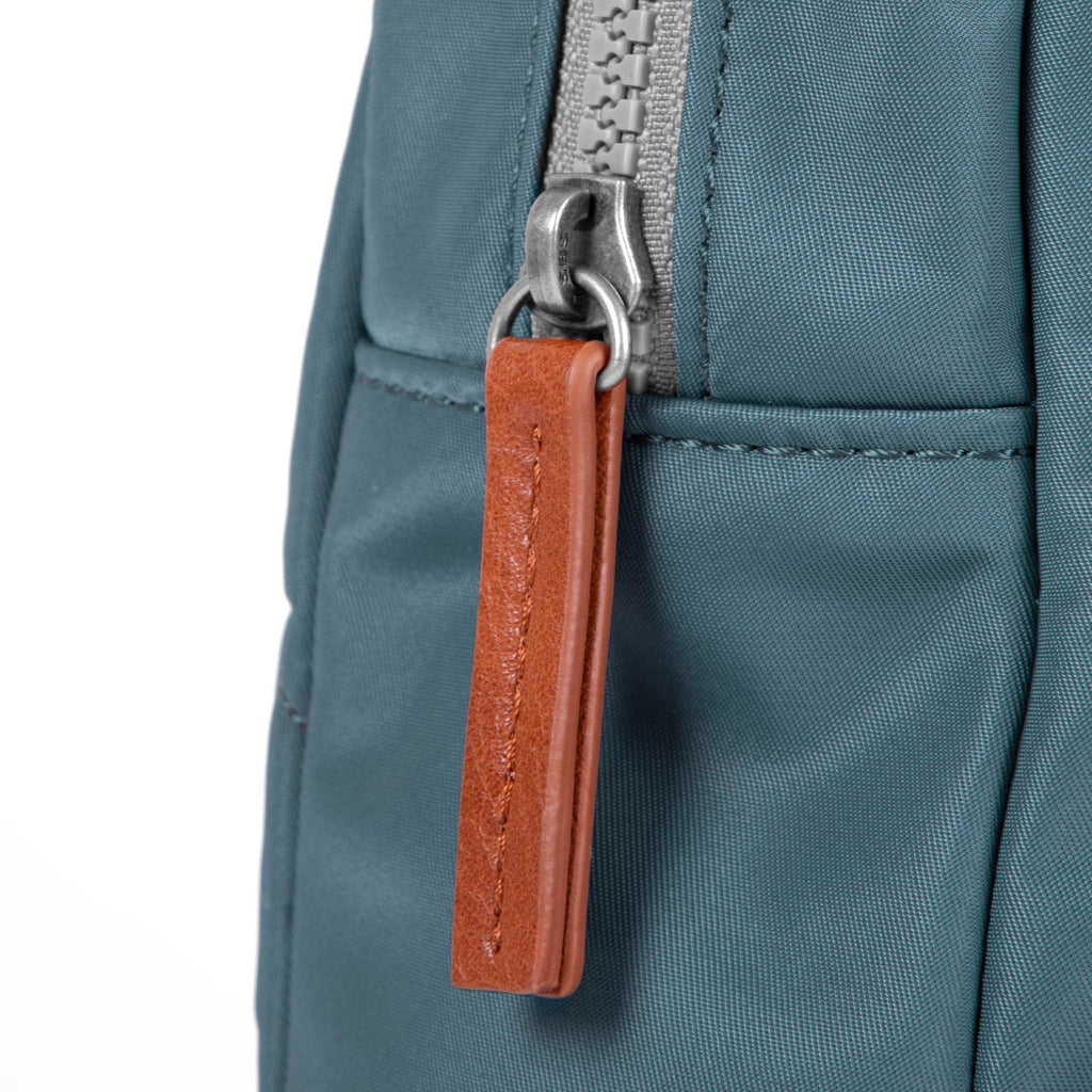 Willesden Sling Bag in Airforce