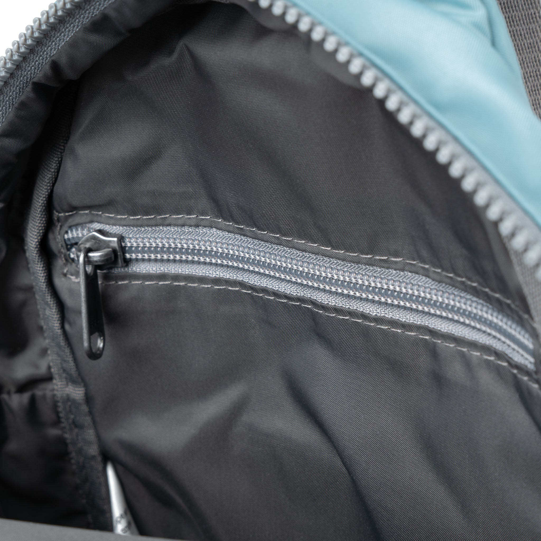 Willesden Sling Bag in Spearmint