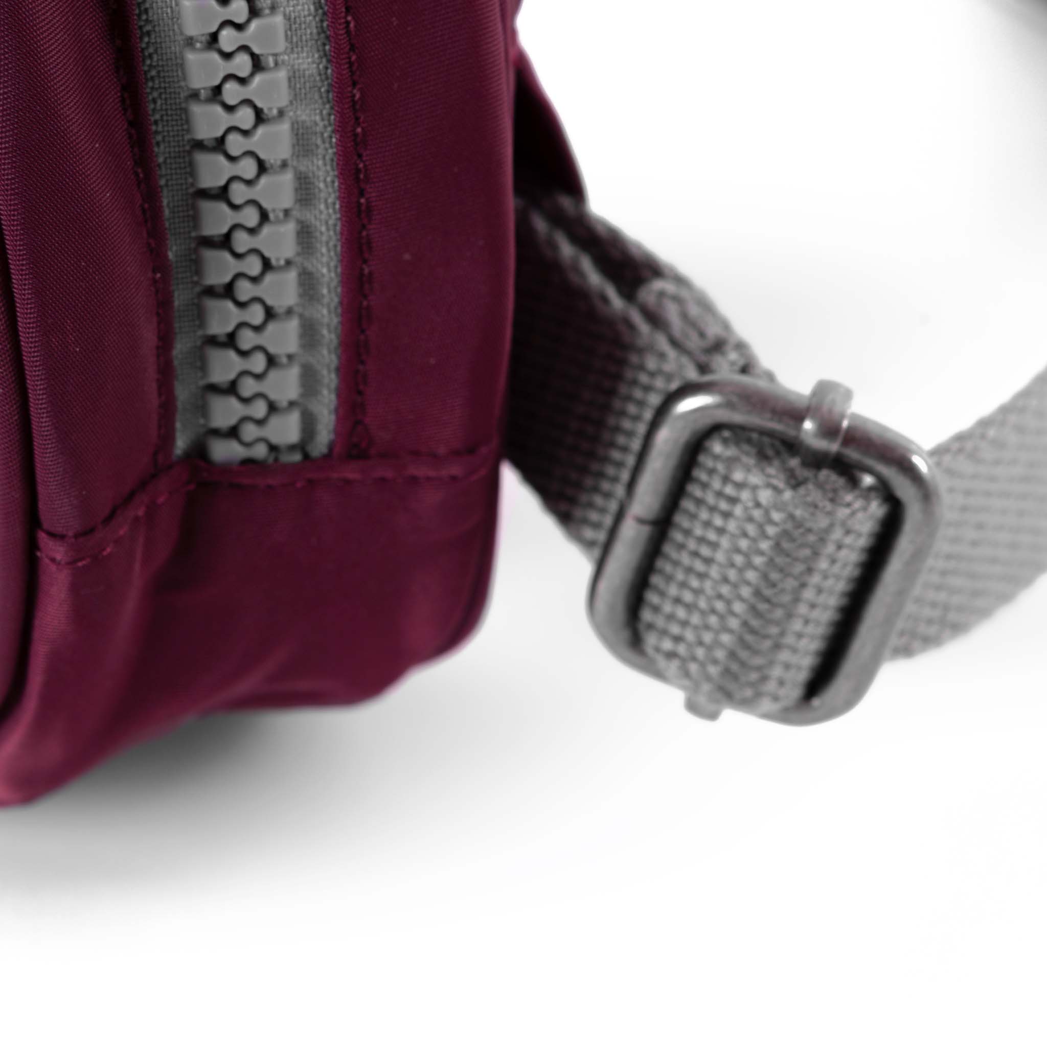 Paddington D Hip Bag in Plum