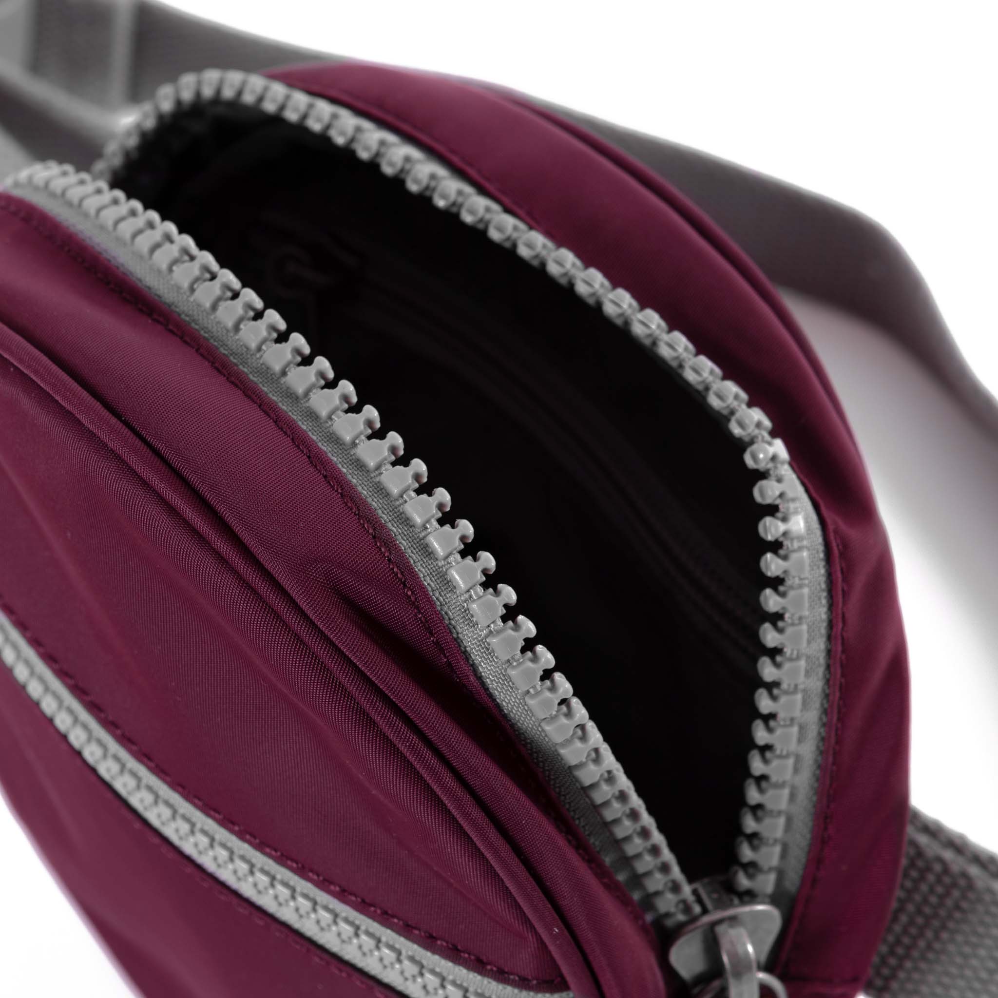 Paddington D Hip Bag in Plum