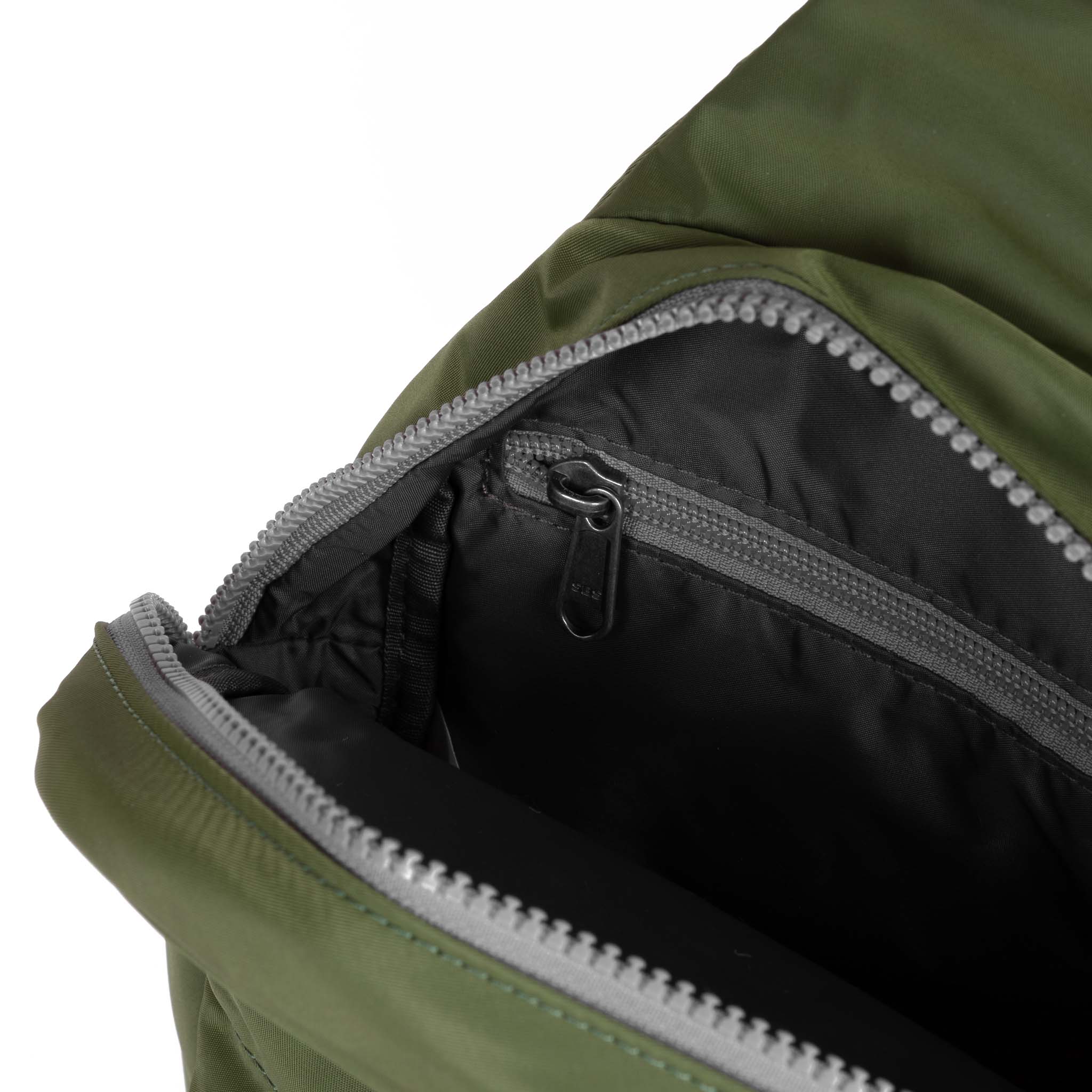 Willesden Sling Bag in Avocado